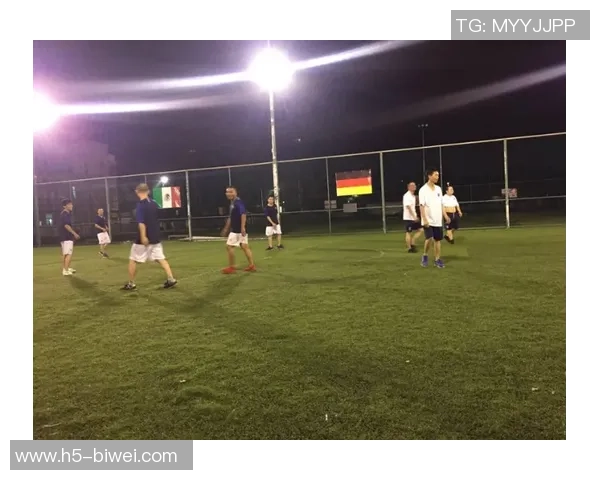 激烈对决在绿茵场上足球赛的激情与梦想交织的瞬间