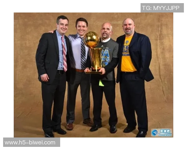 足球与篮球运动员年薪对比分析及其背后的影响因素探讨 足球与篮球运动员年薪对比分析及其背后的影响因素探讨