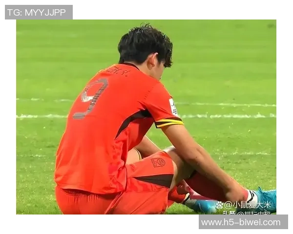 足球守门员意外被踢脸瞬间引发全场惊呼赛后分析其对比赛的影响 足球守门员意外被踢脸瞬间引发全场惊呼赛后分析其对比赛的影响